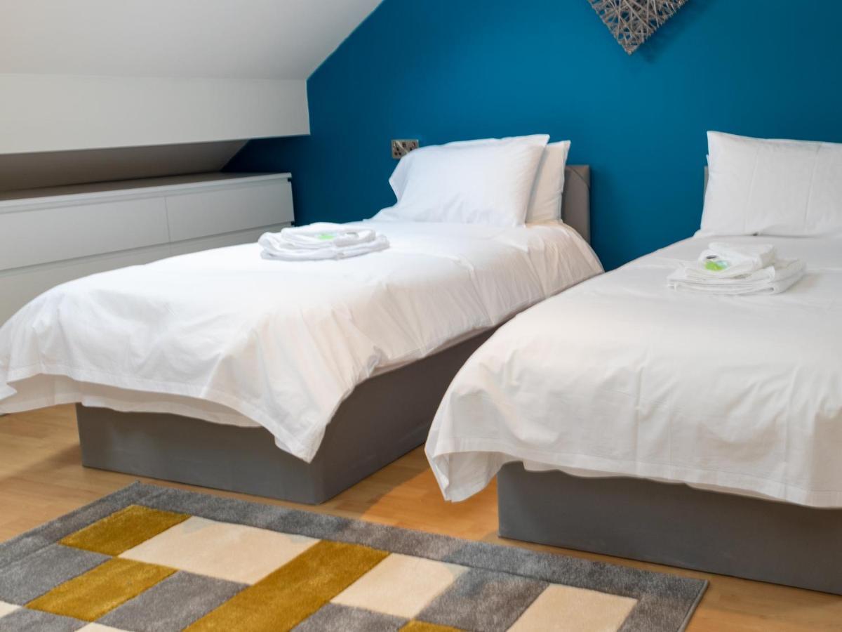 Pass The Keys Amazing, Newly Renovated 5Bedroom House Sleeps 10 Scarborough Exterior photo